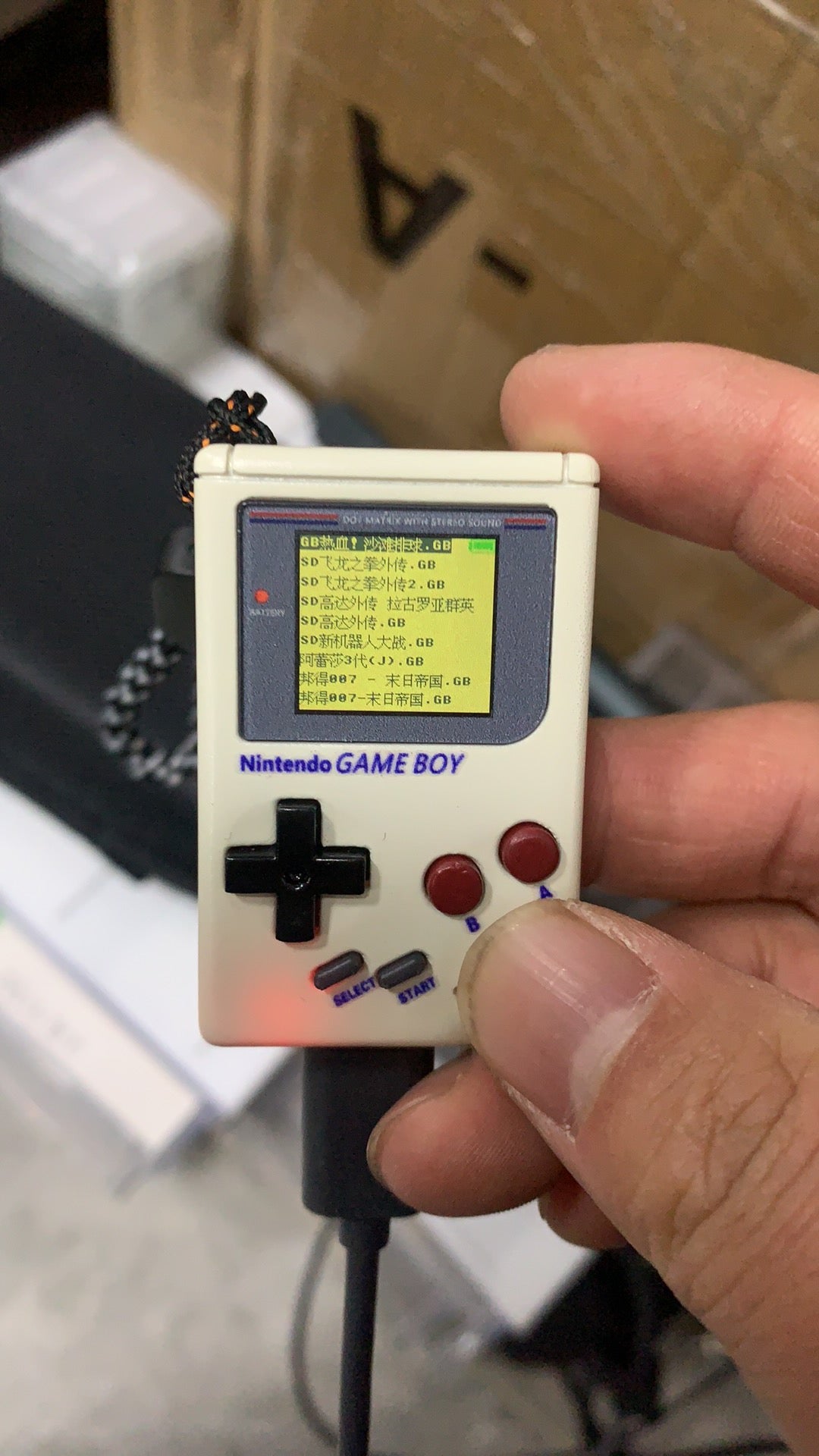 Mini Game Console Keychain TF Card +100 Classics!